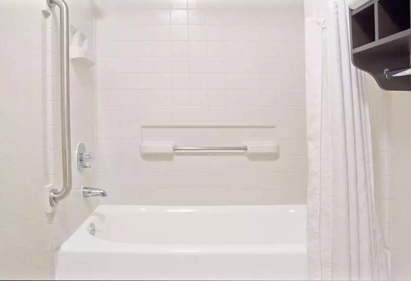 Hotelli Howard Johnson By Wyndham Houston Heights/downtown