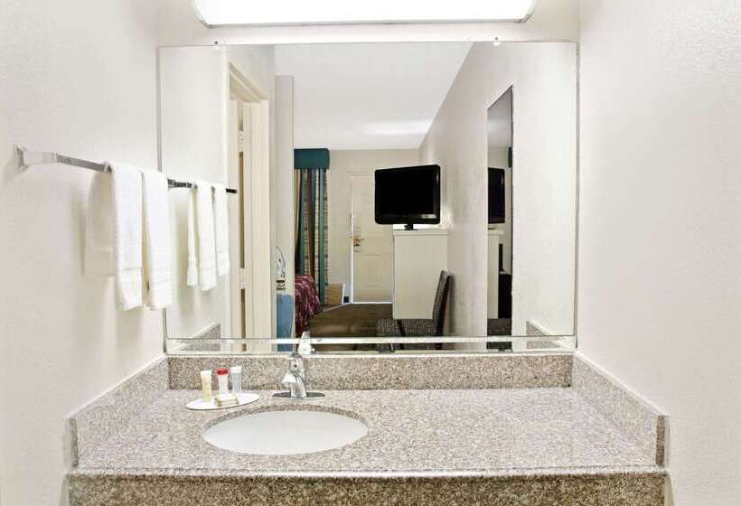 酒店 Howard Johnson By Wyndham Houston Heights/downtown