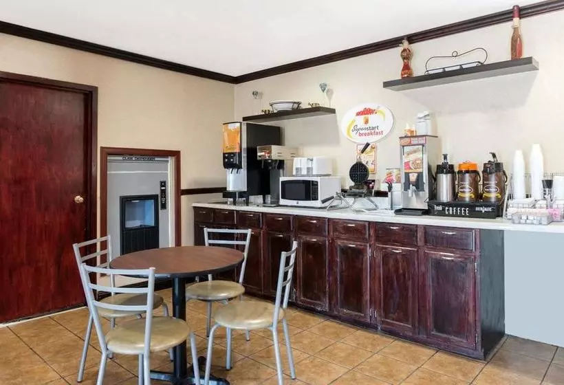 Отель Economy Inn