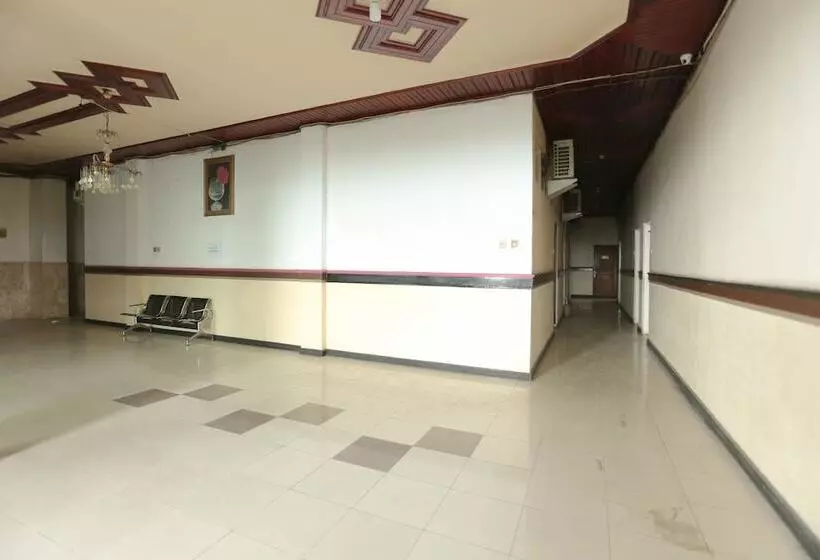 هتل Oyo 2057 Kharisma
