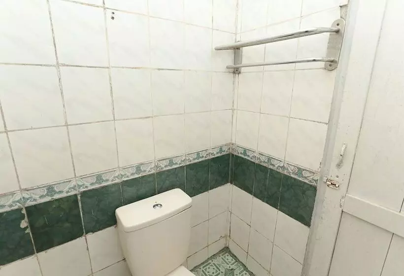 هتل Oyo 2057 Kharisma