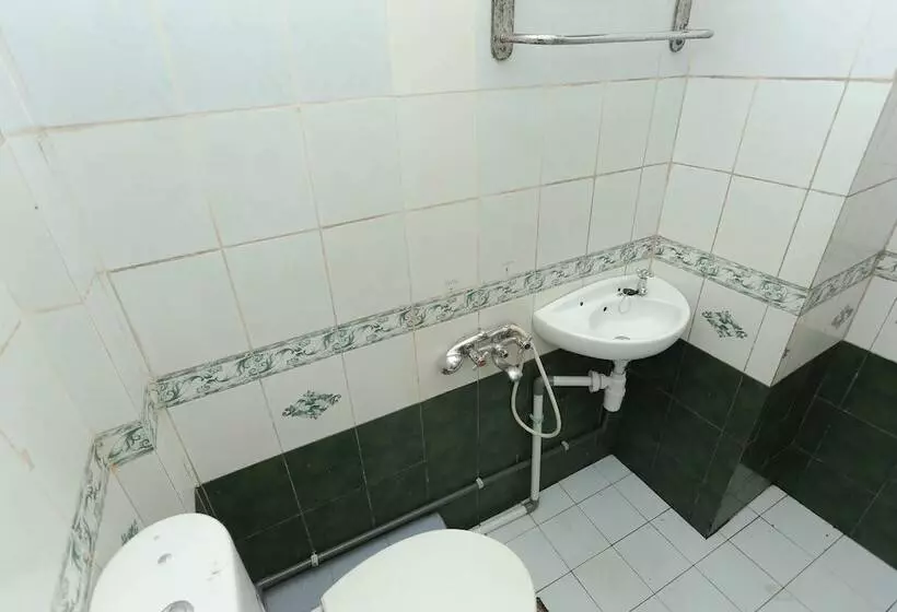 هتل Oyo 2057 Kharisma