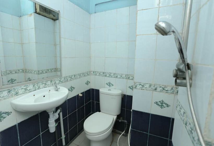 בית מלון כפרי Oyo 2057 Kharisma