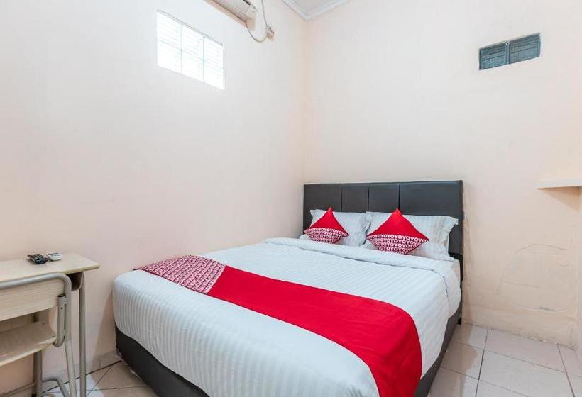 Отель Oyo 2070 Kamarku Bagus