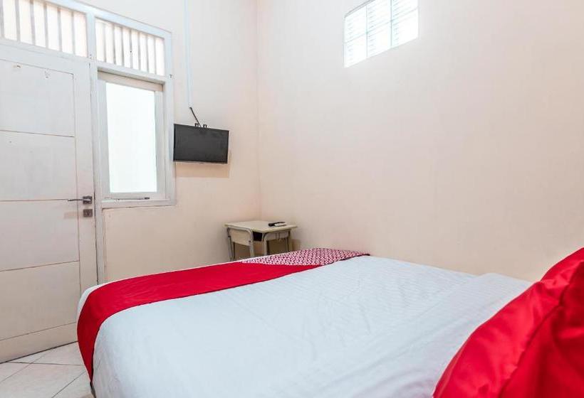 Отель Oyo 2070 Kamarku Bagus