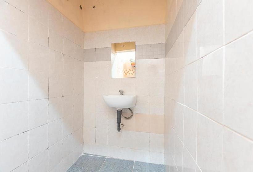 Отель Oyo 2070 Kamarku Bagus