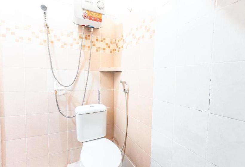 Отель Oyo 2070 Kamarku Bagus