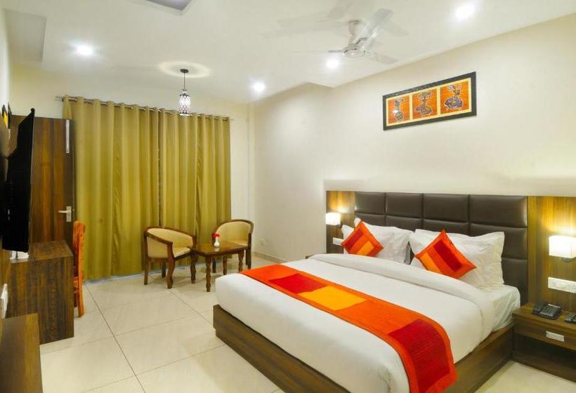 בית מלון כפרי Fab Prime Royal Vrindaban