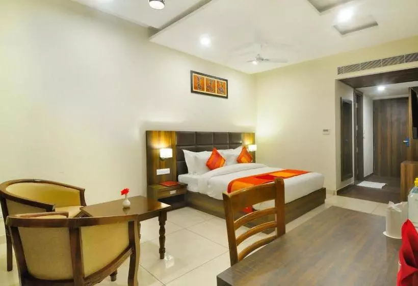 هتل Fab Prime Royal Vrindaban