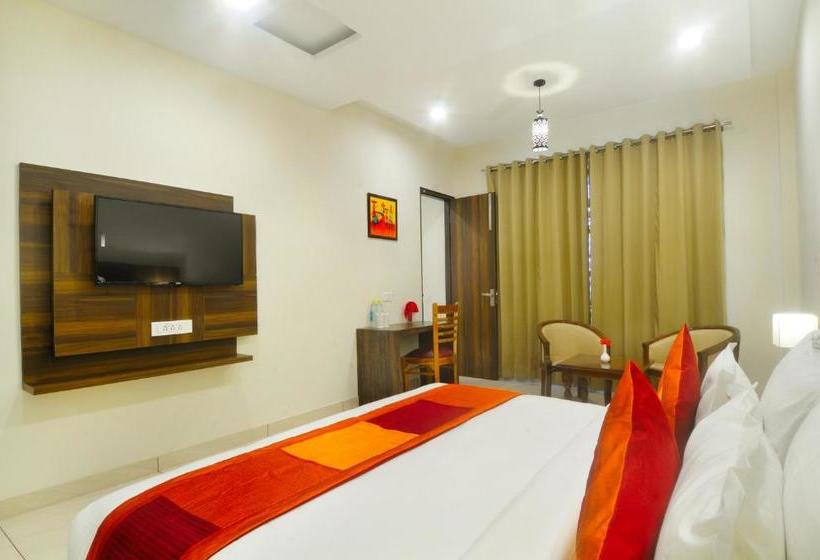 בית מלון כפרי Fab Prime Royal Vrindaban