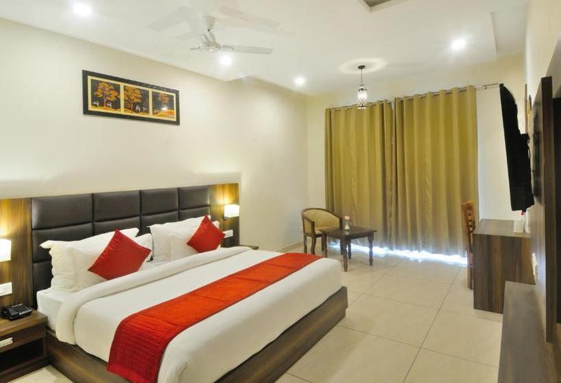 בית מלון כפרי Fab Prime Royal Vrindaban