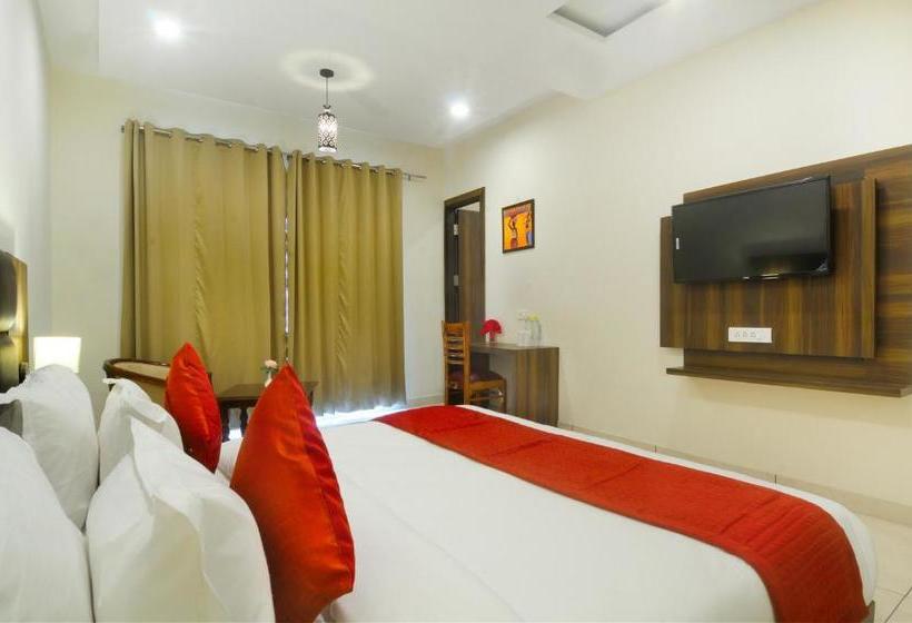 בית מלון כפרי Fab Prime Royal Vrindaban