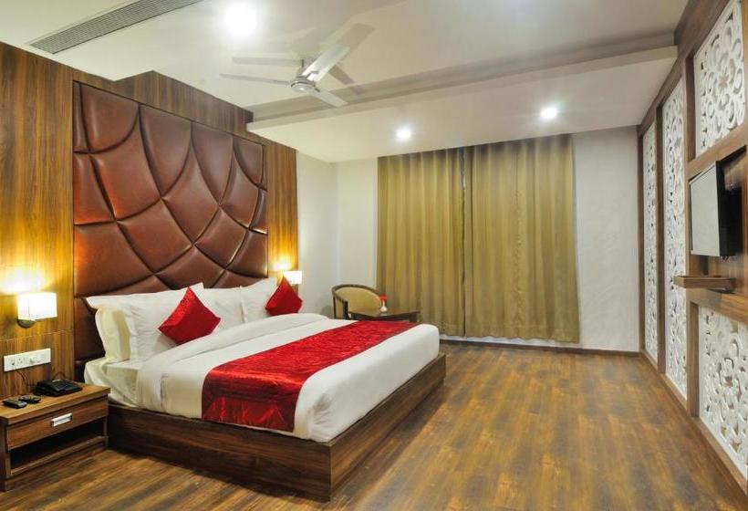 בית מלון כפרי Fab Prime Royal Vrindaban