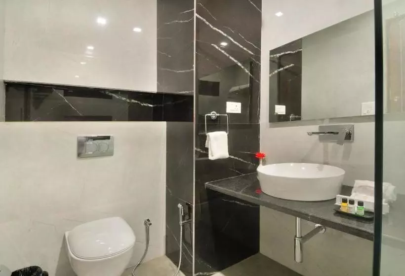 هتل Fab Prime Royal Vrindaban