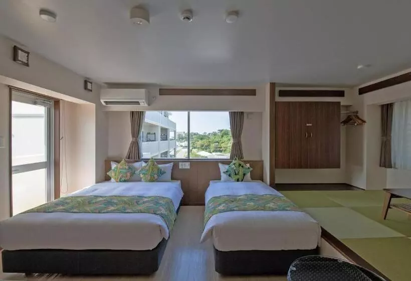 Hotelli Aqua Resort In Chatan