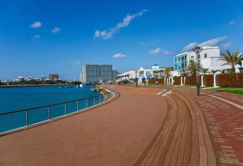 Hotelli Aqua Resort In Chatan