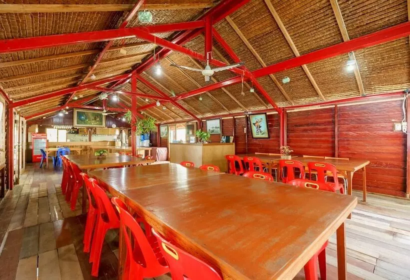 Hotelli Reddoorz Syariah @ Sumur Tiga Beach Sabang