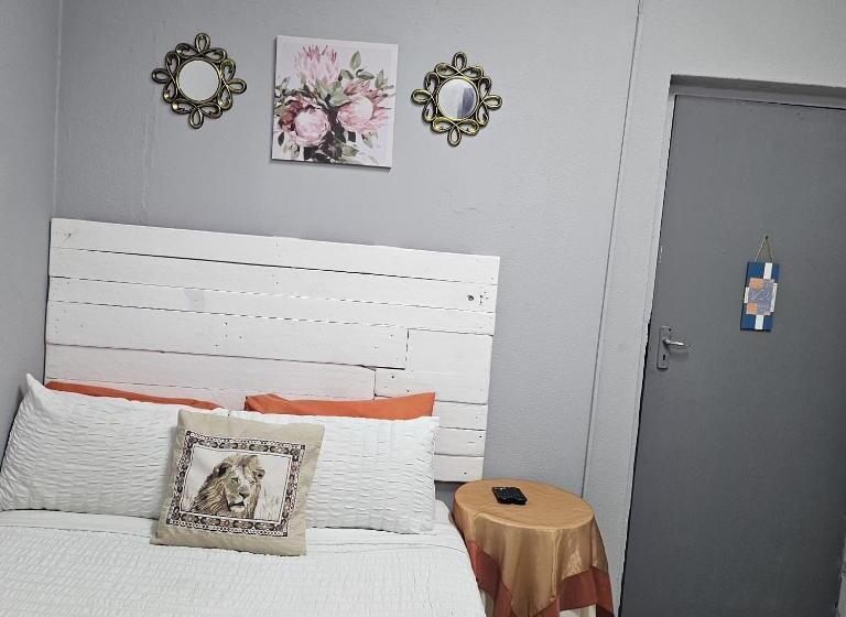 펜션 Zufike Self Catering