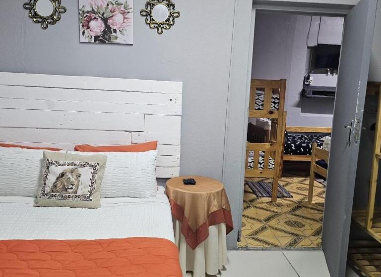 펜션 Zufike Self Catering