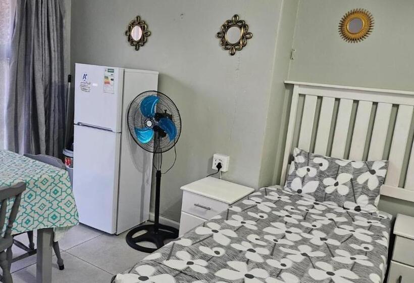 펜션 Zufike Self Catering