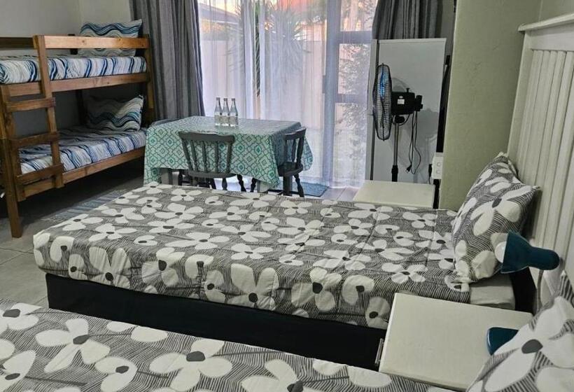 펜션 Zufike Self Catering