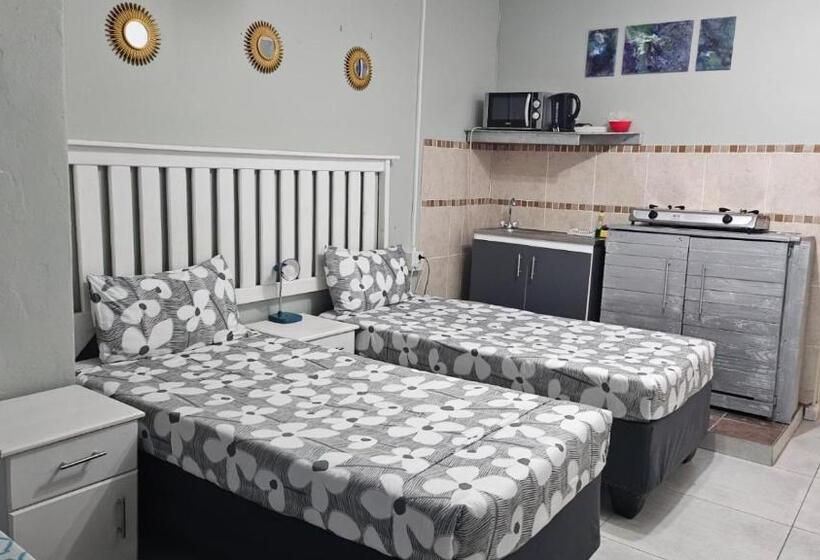 펜션 Zufike Self Catering