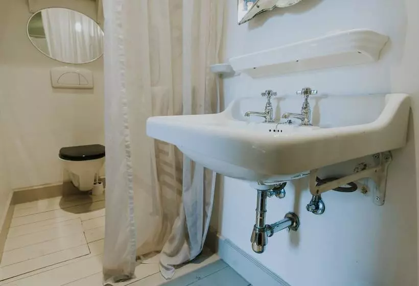 Bed & Breakfast Boulevard Leopold Rooms & Suites