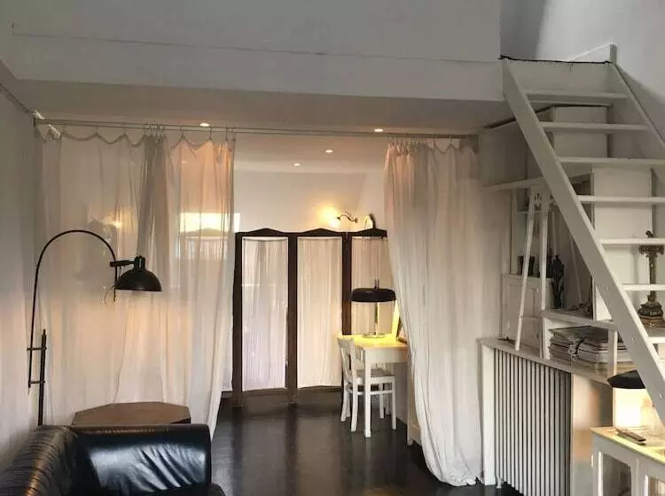 Bed & Breakfast Boulevard Leopold Rooms & Suites