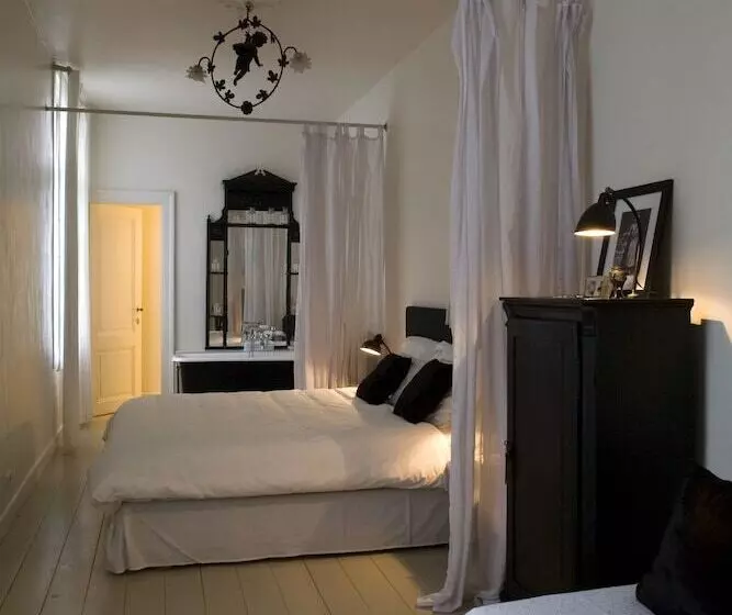Bed & Breakfast Boulevard Leopold Rooms & Suites