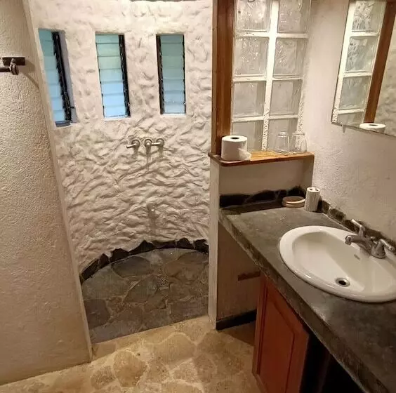 Hotelli Nature Lodge Finca Los Caballos