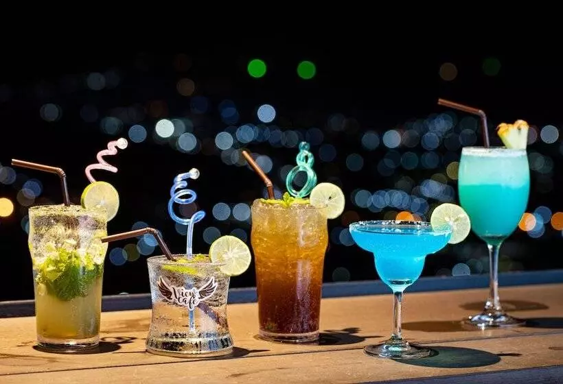 Hotelli Phuket View Coffee And Resort