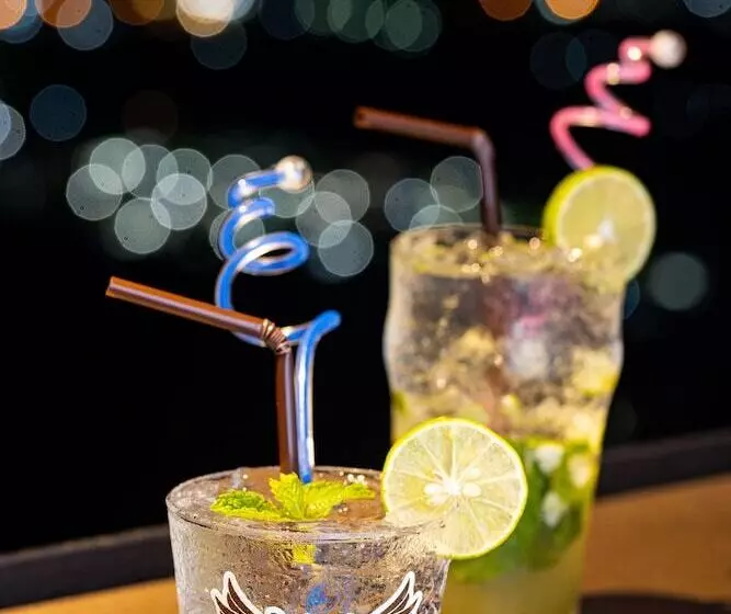 Hotelli Phuket View Coffee And Resort