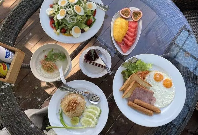 Hotelli Phuket View Coffee And Resort