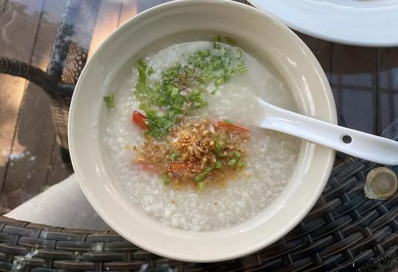 Hotelli Phuket View Coffee And Resort