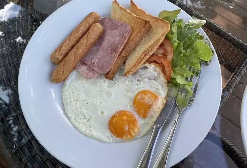 Hotelli Phuket View Coffee And Resort