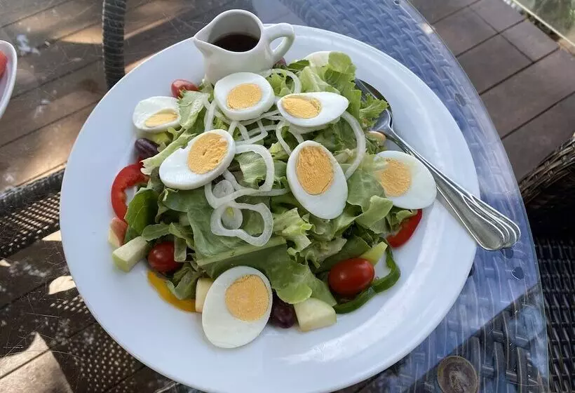 Hotelli Phuket View Coffee And Resort