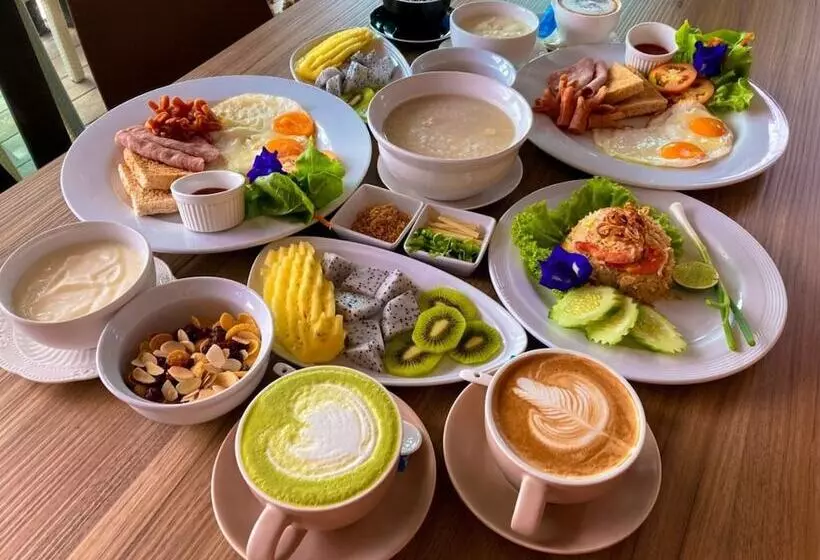 Hotelli Phuket View Coffee And Resort