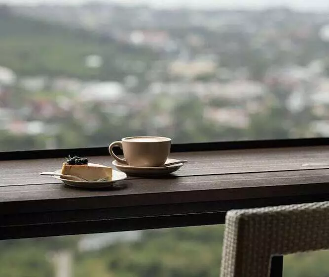Hotelli Phuket View Coffee And Resort