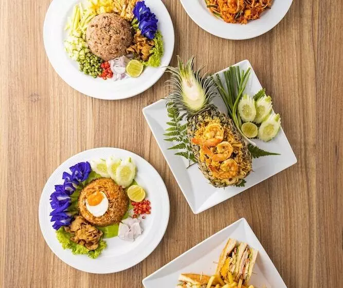 Hotelli Phuket View Coffee And Resort