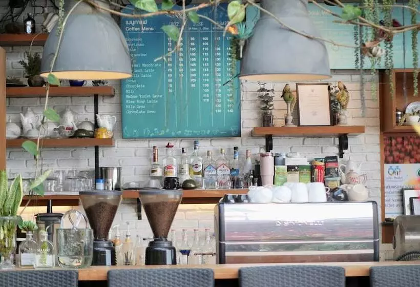 Hotelli Phuket View Coffee And Resort