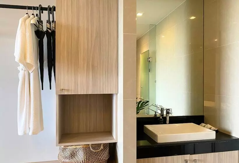 Hotelli Phuket View Coffee And Resort