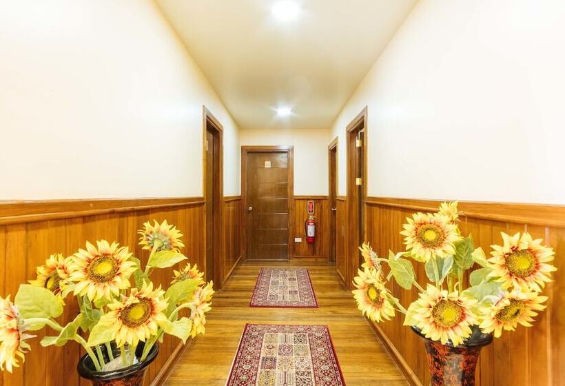 Hotel Reddoorz Premium @ Outlook Drive