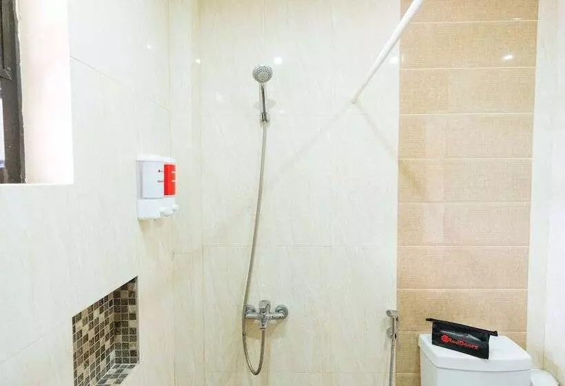 Hotelli Reddoorz Premium @ Outlook Drive