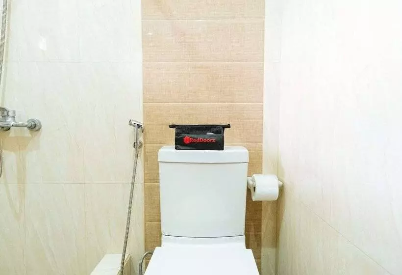 Hotelli Reddoorz Premium @ Outlook Drive