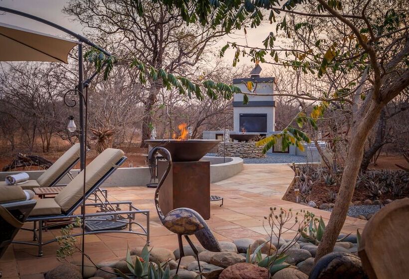 בית מלון כפרי Ukuthula Bush Lodge