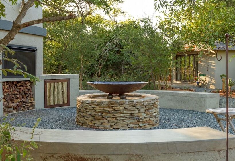 בית מלון כפרי Ukuthula Bush Lodge