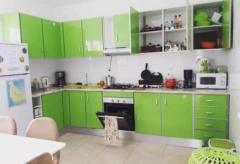 هاستل Meeting Point Sociedade Unipessoal, Lda