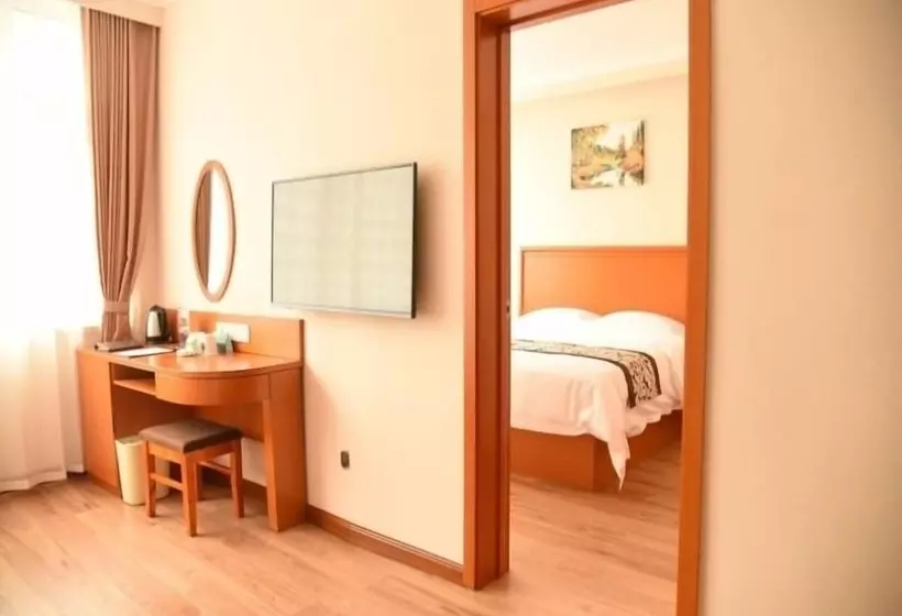 Hotelli Greentree Inn Baishan Linjiang Yalv River Express