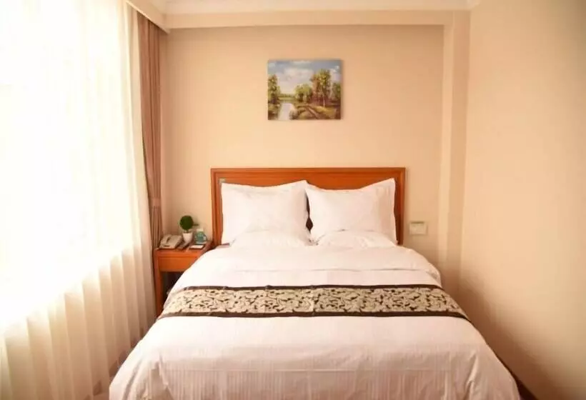 Hotelli Greentree Inn Baishan Linjiang Yalv River Express