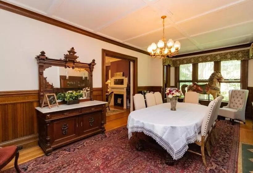 Saratoga Dreams B&b